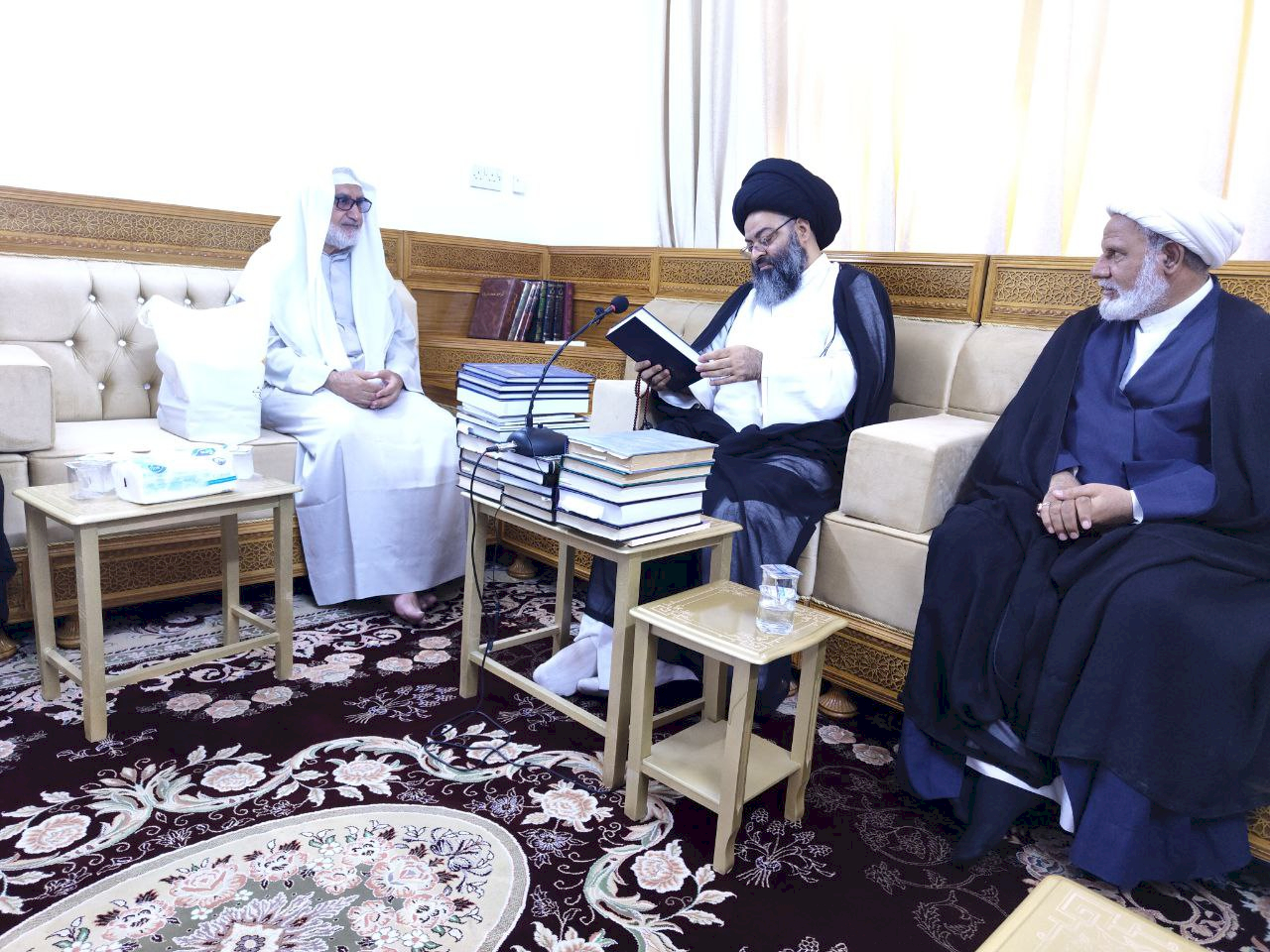 وفدُ مركزُ تراث كربلاء في ضيافةِ عددٍ من أعلامِ حوزة النجف الأشرف