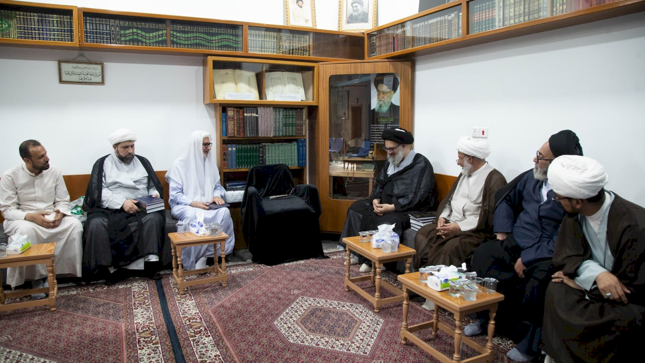 وفدُ قسم المعارف يزور سماحة السيد محمد صادق الخرسان
